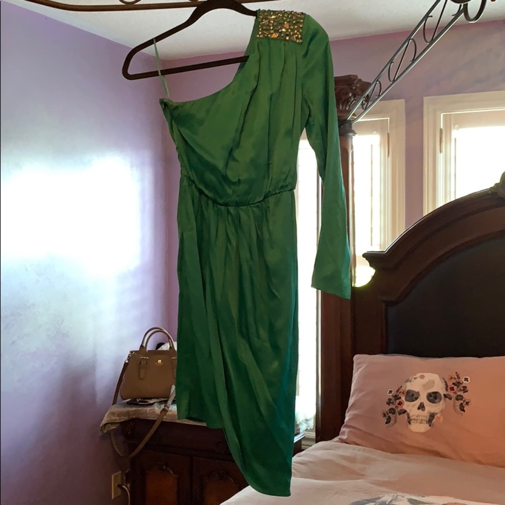 Beautiful one sleeve wrap dress in two colours!